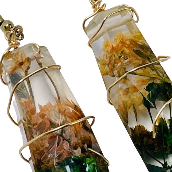 Yellow & green floral resin crystal shaped dangle earrings NEW - Picture 2 of 7